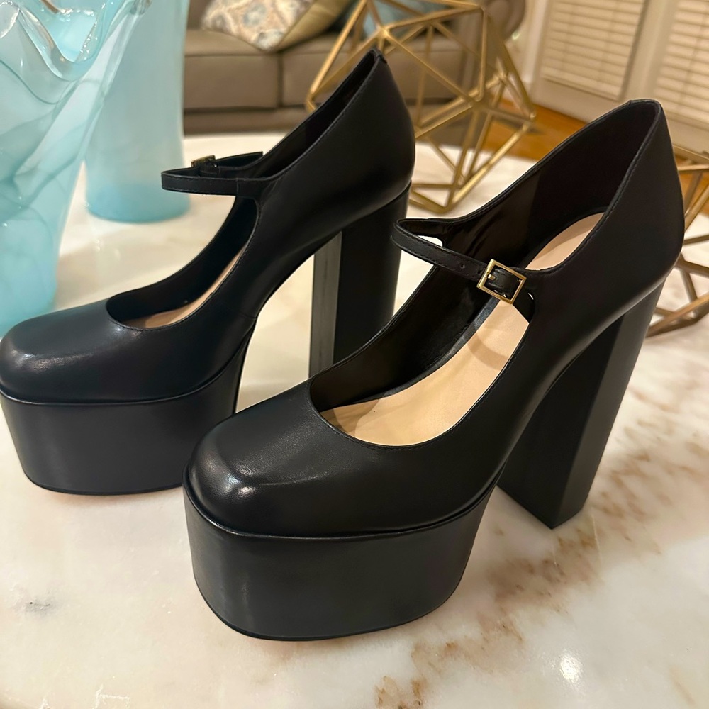 Aldo Block Heel Shoe - Never Worn
New In The Box
Heel 4.3 in 2 in platform